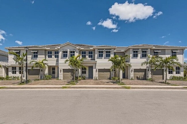 117 SW 170th Ave in Pembroke Pines, FL - Building Photo - Building Photo