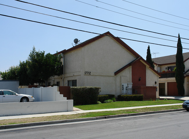 17712 Cameron St in Huntington Beach, CA - Building Photo - Building Photo