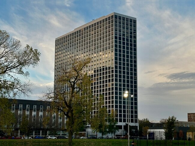 property at 4343 N Clarendon Ave