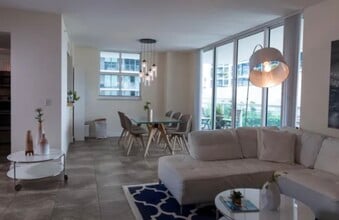 1250 S Miami Ave, Unit 1301 in Miami, FL - Foto de edificio - Building Photo