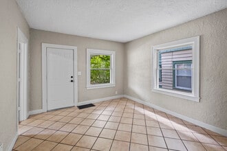 1120 Fountain St NE in Grand Rapids, MI - Building Photo - Building Photo