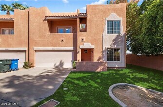 3731 E Mitchell Dr in Phoenix, AZ - Foto de edificio - Building Photo