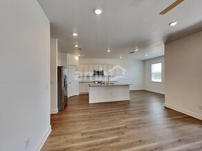 37734 Dusty Saddle Ln in Zephyrhills, FL - Building Photo - Building Photo