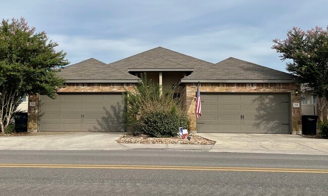 property at 722 Saengerhalle Rd