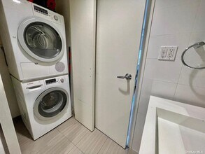 39-16 Prince St, Unit 7C in Queens, NY - Building Photo - Building Photo