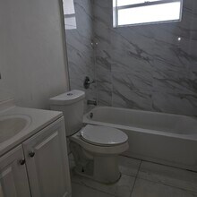 5200 NW 18th Pl in Lauderhill, FL - Building Photo - Building Photo