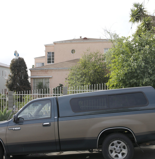 149 N Kenmore Ave in Los Angeles, CA - Foto de edificio - Building Photo