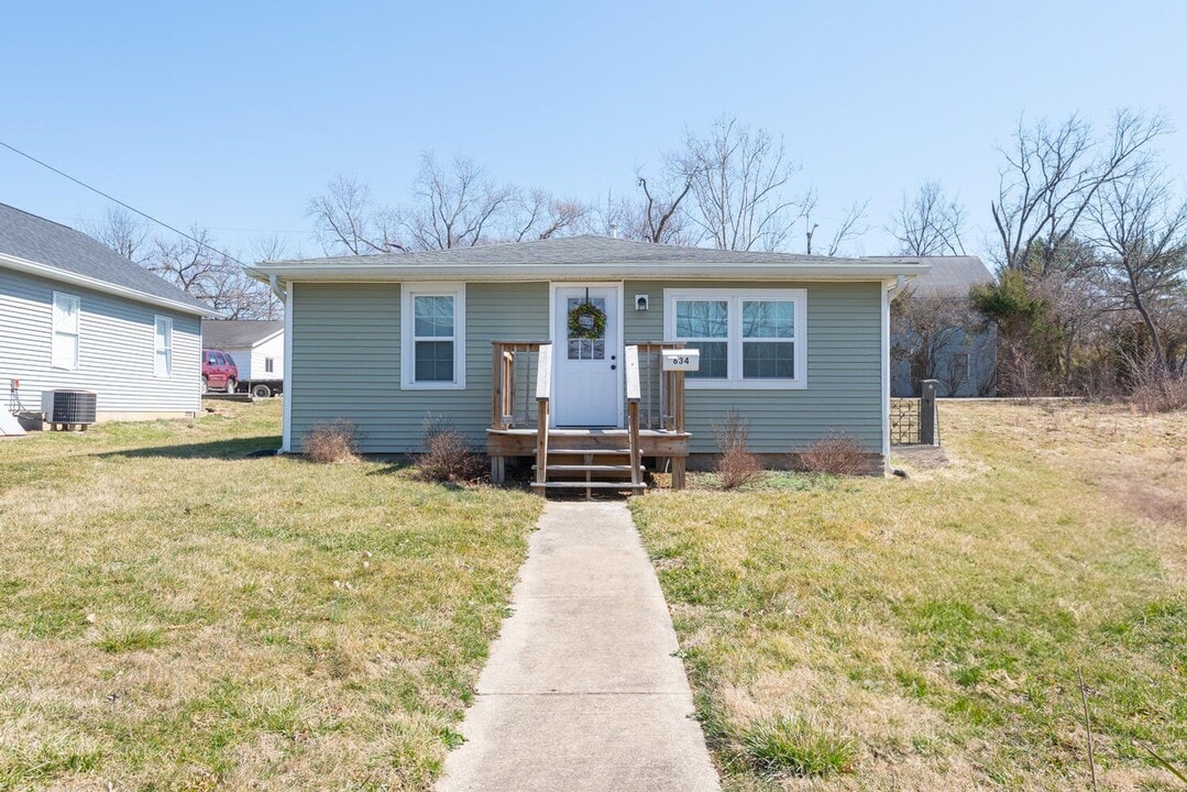 634 N Adams St in Bloomington, IN - Building Photo