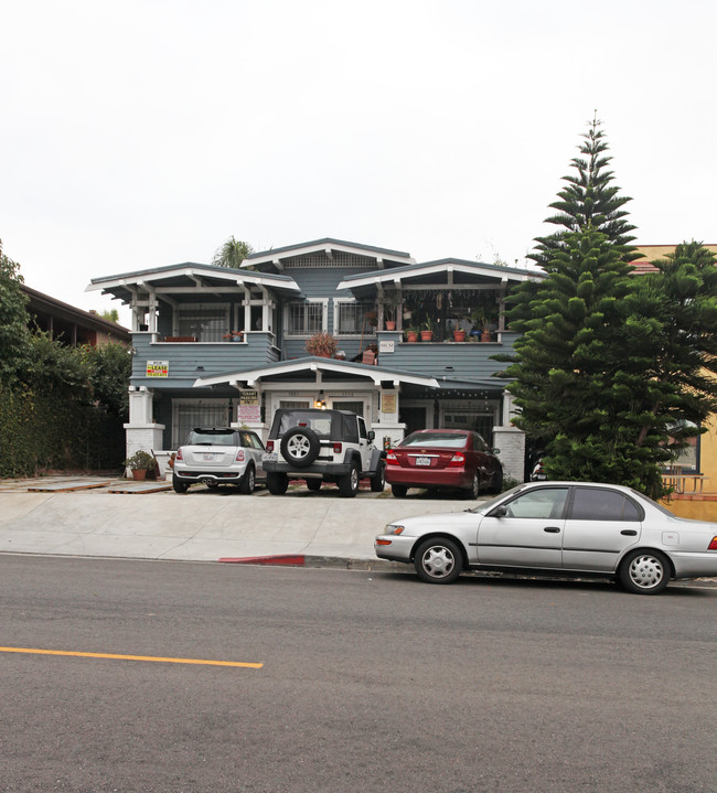 1546 Cassil Pl in Los Angeles, CA - Foto de edificio - Primary Photo