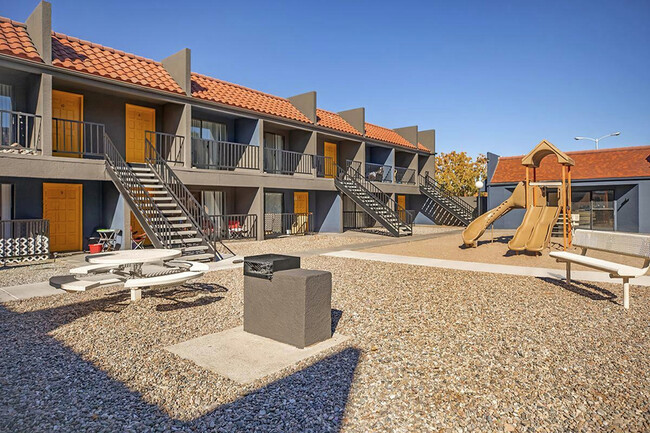 Las Brisas in Albuquerque, NM - Building Photo - Building Photo