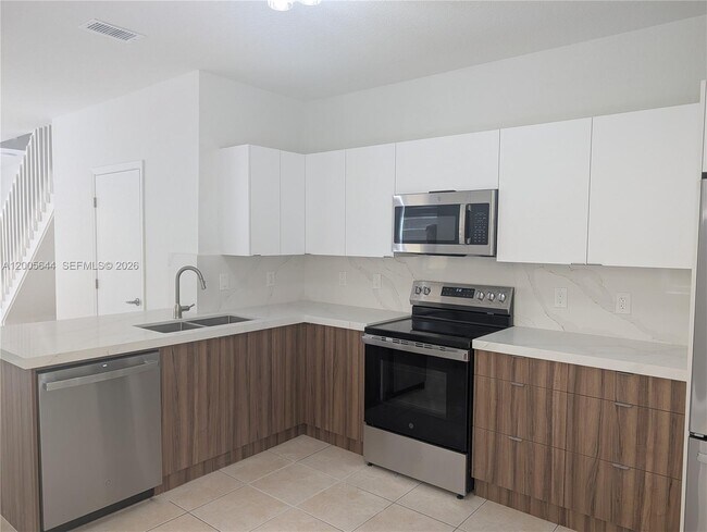 2143 Hacienda Terrace in Weston, FL - Building Photo - Building Photo