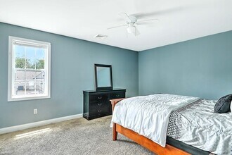 1556 N Main St, Unit 7 in Fall River, MA - Foto de edificio - Building Photo