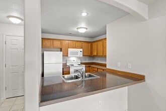 247 NW Greenwood Ave in Redmond, OR - Building Photo - Building Photo