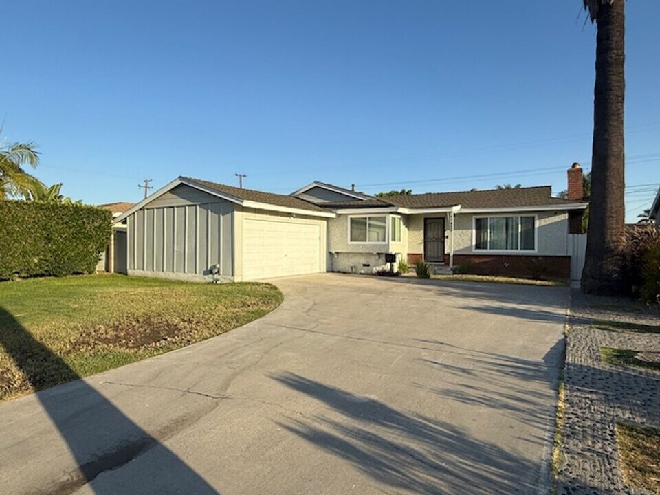 11452 Presidio Way in Garden Grove, CA - Foto de edificio