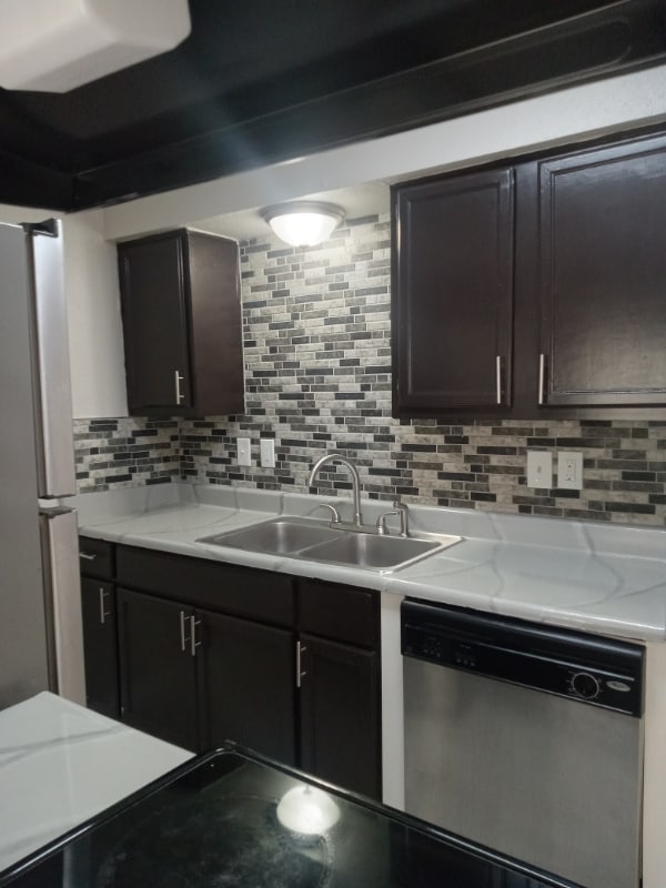 1400 E Henderson Rd in Angleton, TX - Building Photo - Building Photo