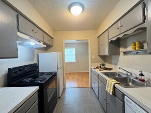 1011 Washington St in Brenham, TX - Building Photo - Building Photo
