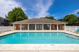 Shellbrooke Pointe Apartments in Fairhope, AL - Foto de edificio - Building Photo