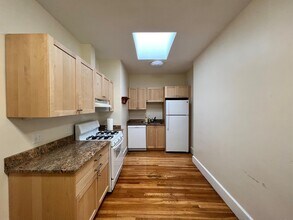 206 Massachusetts Ave, Unit 8 in Arlington, MA - Foto de edificio - Building Photo