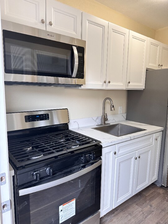 106 Brookhollow Ct in San Diego, CA - Building Photo