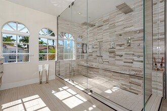 20846 NE 32nd Ave in Aventura, FL - Building Photo - Building Photo