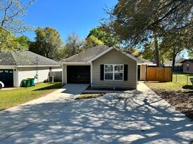 2942 Sholtz Ave in Crestview, FL - Building Photo