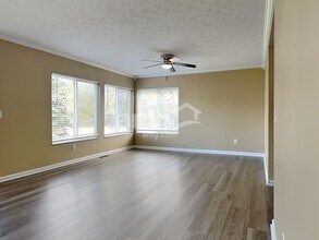 9865 Whispering Pine Dr in Tipp City, OH - Building Photo - Building Photo