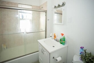 32 Hawthorne St in Somerville, MA - Building Photo - Building Photo