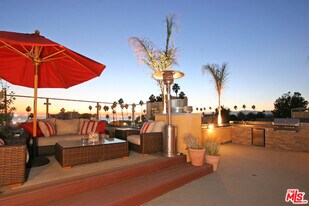 2216 Main St in Santa Monica, CA - Building Photo