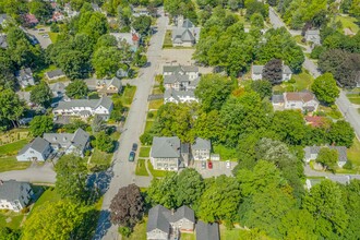 44 Lincoln Avenue in Gardiner, ME - Foto de edificio - Building Photo