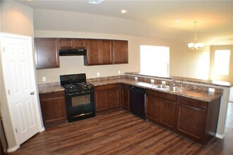 2412 Canyon Creek Dr in Yukon, OK - Building Photo - Building Photo
