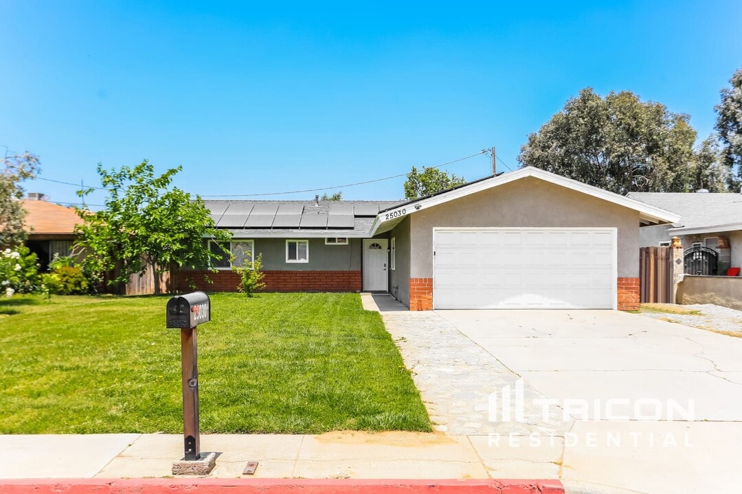 25030 Gentian Ave in Moreno Valley, CA - Building Photo