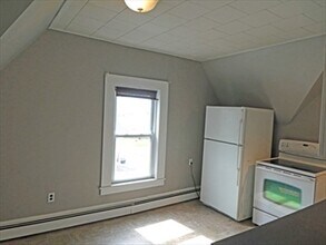55 Everett St, Unit 3 in Middleboro, MA - Foto de edificio - Building Photo