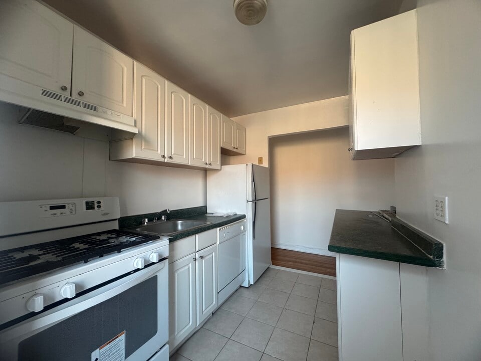 3404 76th St, Unit 3 in Jackson Heights, NY - Foto de edificio