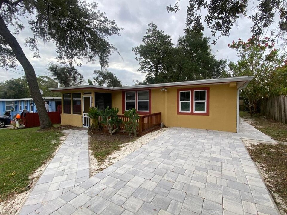 219 12th St in Holly Hill, FL - Building Photo