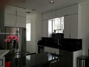 1654 Salerno Cir in Weston, FL - Building Photo - Building Photo