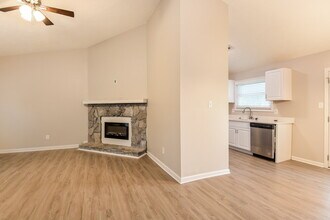 6924 Hickory Log Rd in Austell, GA - Building Photo - Building Photo