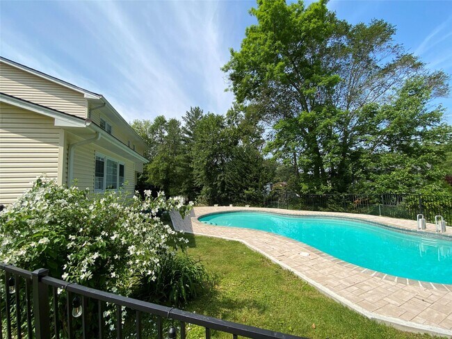 property at 213 Fort Lee Pl