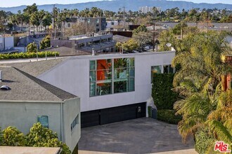 2100 Abbot Kinney Blvd in Los Angeles, CA - Building Photo - Building Photo