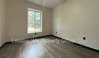 408 Leon Sullivan Way in Charleston, WV - Building Photo - Building Photo