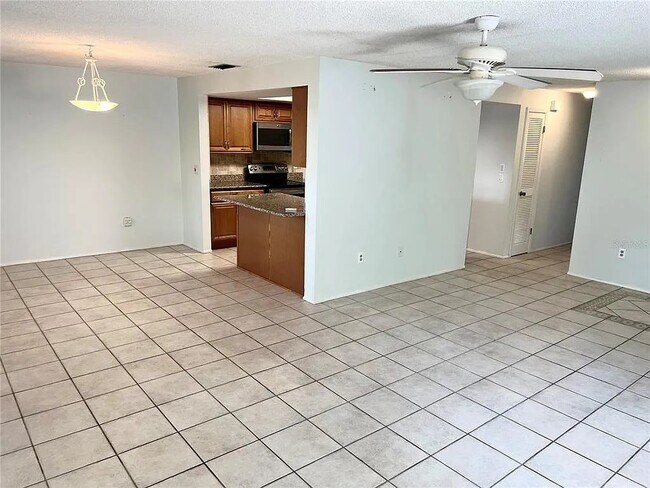 647 Fairmont Ave, Unit C in Safety Harbor, FL - Building Photo - Building Photo