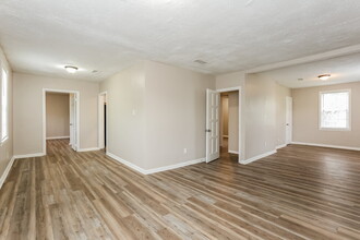 410 W 62nd St in Jacksonville, FL - Building Photo - Building Photo