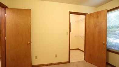 Garden Park Apartments in Huntington, WV - Building Photo - Interior Photo