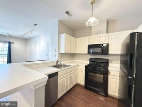 5004 Stone Shop Cir in Owings Mills, MD - Foto de edificio - Building Photo