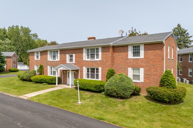 Locust Garden Apartments in Lockport, NY - Building Photo - Primary Photo