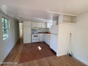 125 Compton St in Interlachen, FL - Building Photo - Building Photo