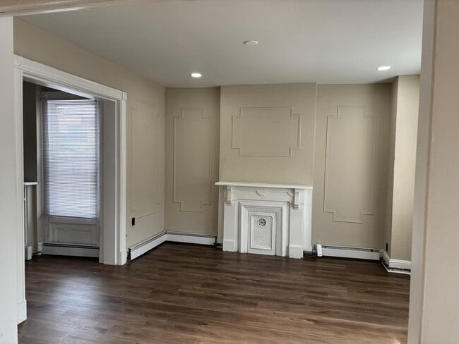 633 Main St, Unit 3 in Paterson, NJ - Foto de edificio - Building Photo