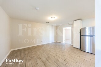 13642 N 31st Dr in Phoenix, AZ - Foto de edificio - Building Photo