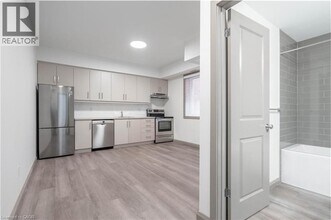 36 Grant Ave in Hamilton, ON - Building Photo - Building Photo