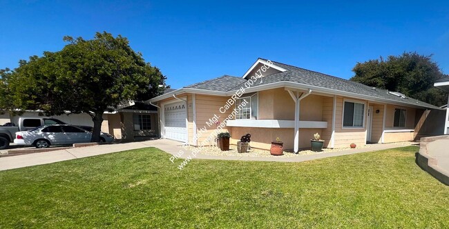 4240 Shadowcrest Dr in Santa Maria, CA - Building Photo - Building Photo