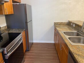 365 Half Moon Ln in Daly City, CA - Building Photo - Building Photo